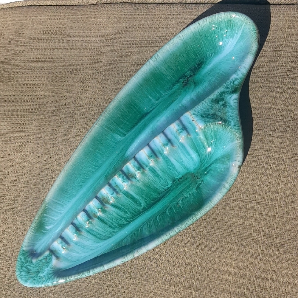Vintage Blue💙Mountain Pottery Green Ceramic  Size Large 17" Long